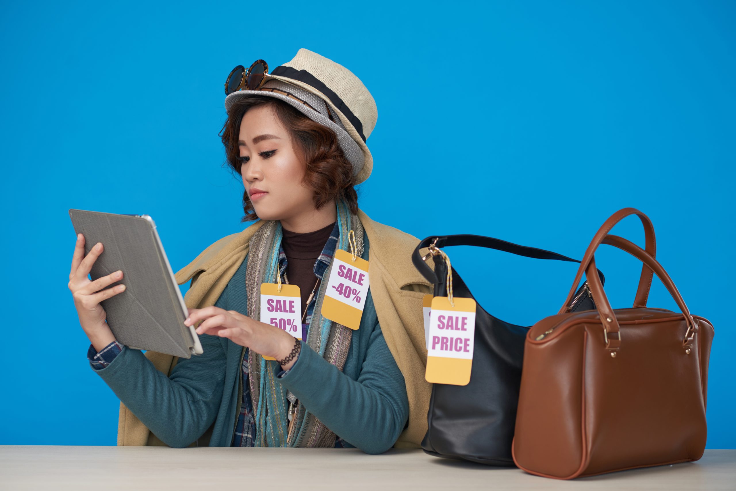 Shopaholic spending money online